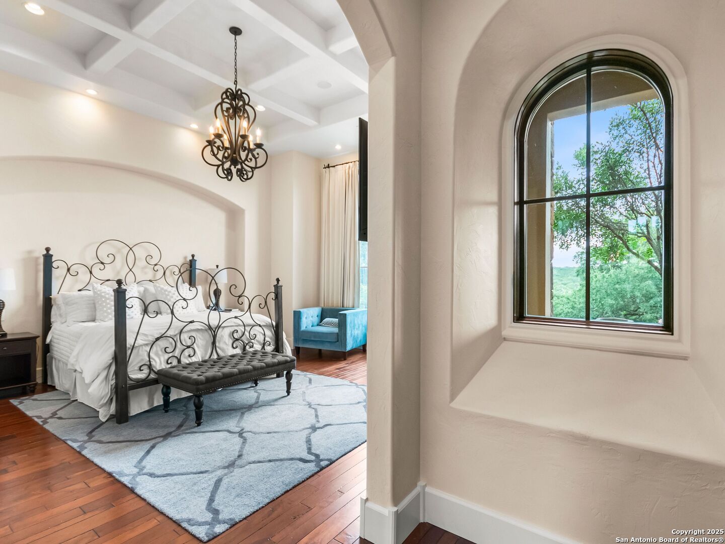 103 Castle Rock Boerne, TX 78006 - Photo 33 of 99 a view of a livingroom with furniture and hardwood floor