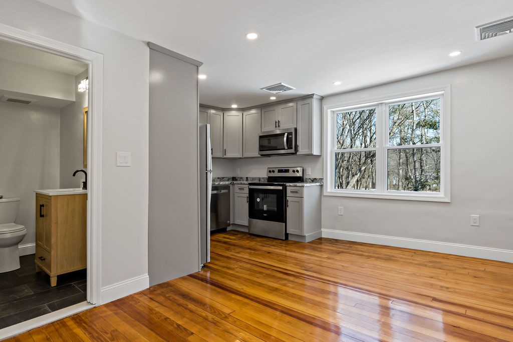 29 Farnum Pike, Unit 2 RIGHT Smithfield, RI 02917 - Photo 7 of 20 Gallery Image 7