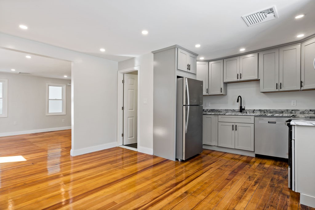 29 Farnum Pike, Unit 2 RIGHT Smithfield, RI 02917 - Photo 9 of 20 Gallery Image 9