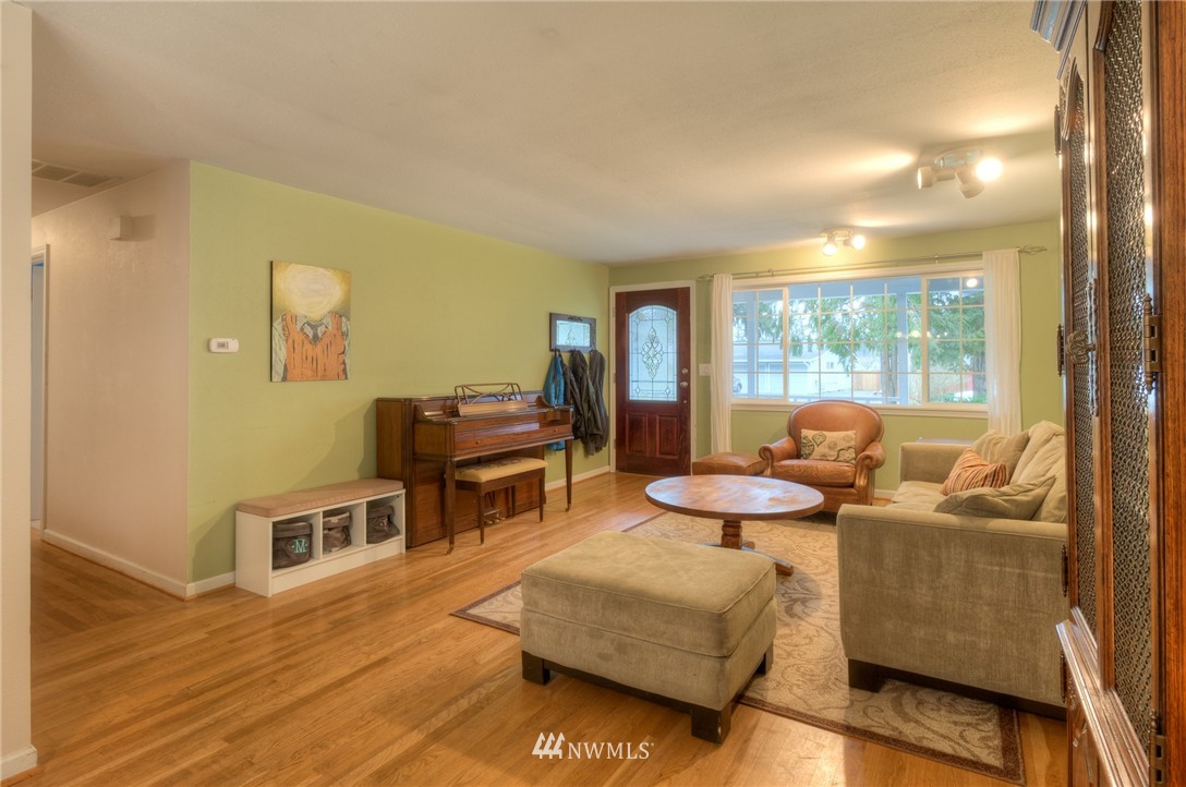 2930 Stafford Way Bothell, WA 98012 - Photo 4 of 19