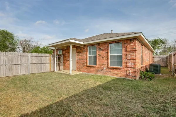 $750 | 107 South Crawford Street, Unit 3, Denton, TX 76205