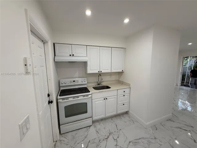 $1,900 | 505 North 24th Avenue, Unit 2, Hollywood, FL 33020