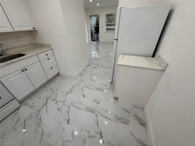 $1,900 | 505 North 24th Avenue, Unit 2, Hollywood, FL 33020