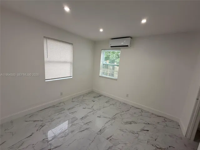 $1,900 | 505 North 24th Avenue, Unit 2, Hollywood, FL 33020