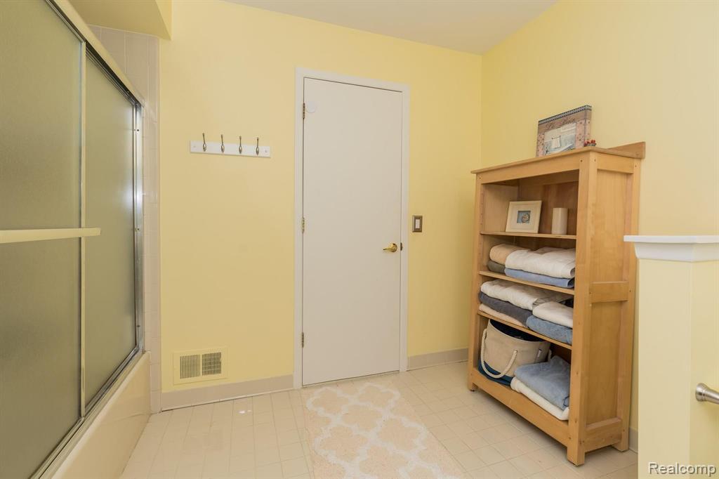 618 Byron Court Rochester Hills, MI 48307 - Photo 24 of 31