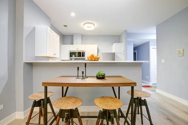 $2,495 | 3815 South Langley Avenue, Unit 101, Chicago, IL 60653