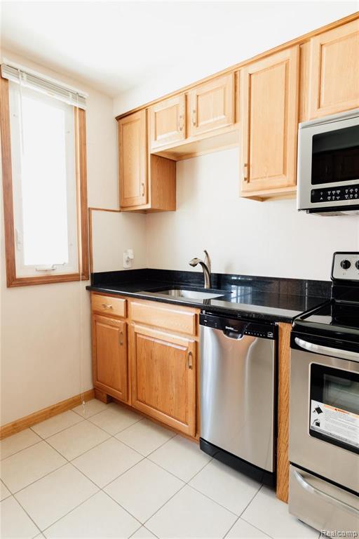 1526 West Webster Road Royal Oak, MI 48073 - Photo 14 of 38