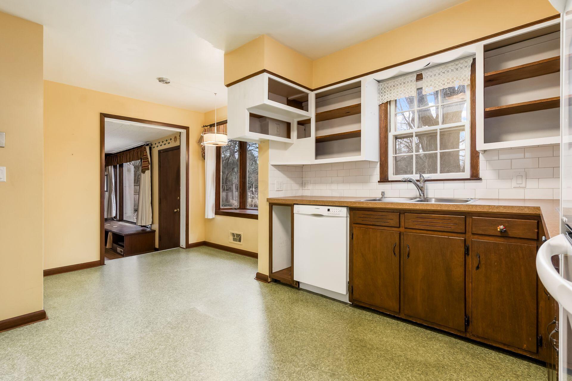 253 Croswell Road Columbus, OH 43214 - Photo 16 of 45 Kitchen