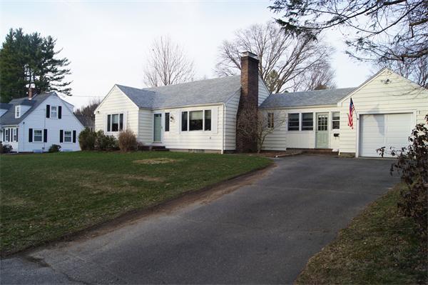 15 Carter Road Lynnfield, MA 01940 - Photo 2 of 20 Gallery Image 2