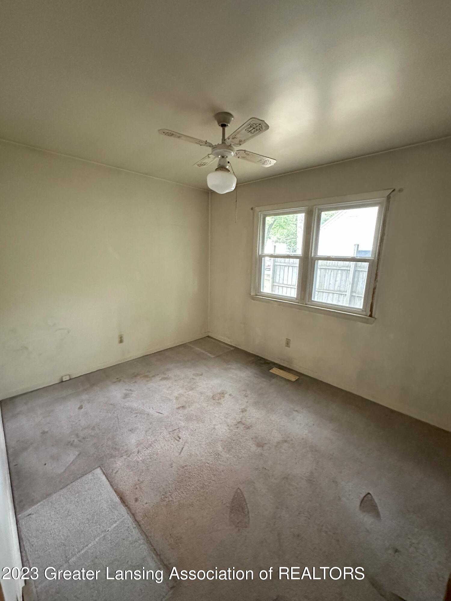 811 Bretton Road Lansing, MI 48917 - Photo 7 of 11 811 bed 1