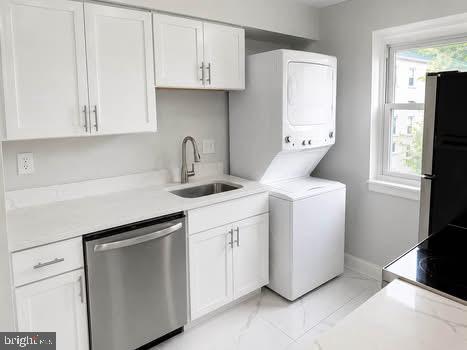 4258 Buckman Road, Unit 38 Alexandria, VA 22309 - Photo 1 of 7 Modern kitchen with sleek finishes.
