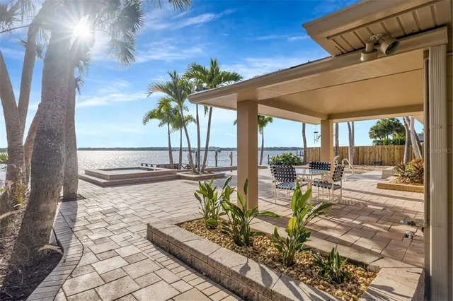 $2,399,000 | 8400 35th Avenue North, St. Petersburg, FL 33710