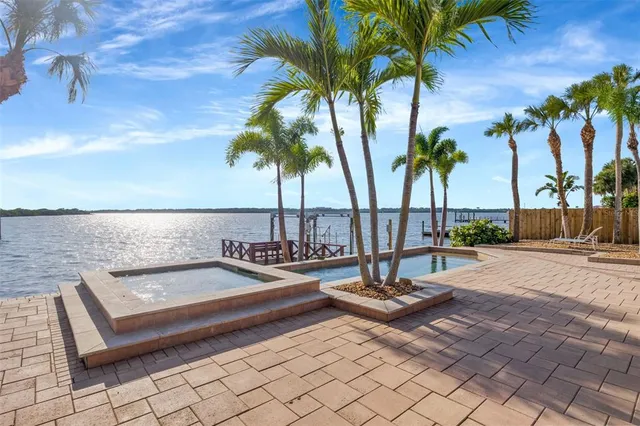 $2,399,000 | 8400 35th Avenue North, St. Petersburg, FL 33710