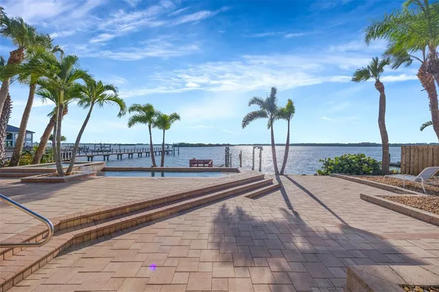 $2,399,000 | 8400 35th Avenue North, St. Petersburg, FL 33710