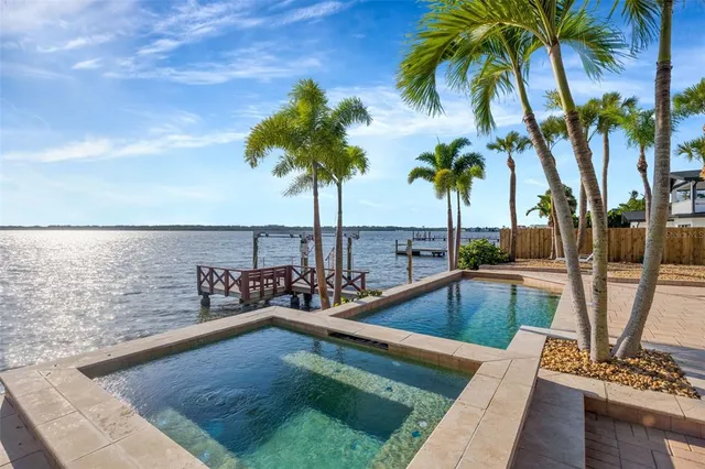 $2,399,000 | 8400 35th Avenue North, St. Petersburg, FL 33710
