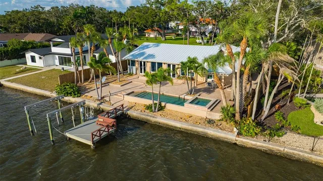 $2,399,000 | 8400 35th Avenue North, St. Petersburg, FL 33710