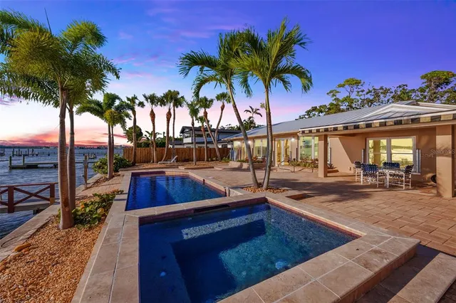 $2,399,000 | 8400 35th Avenue North, St. Petersburg, FL 33710