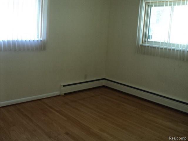 240 Windsor Road Rochester, MI 48307 - Photo 7 of 11 DSC01149.JPG