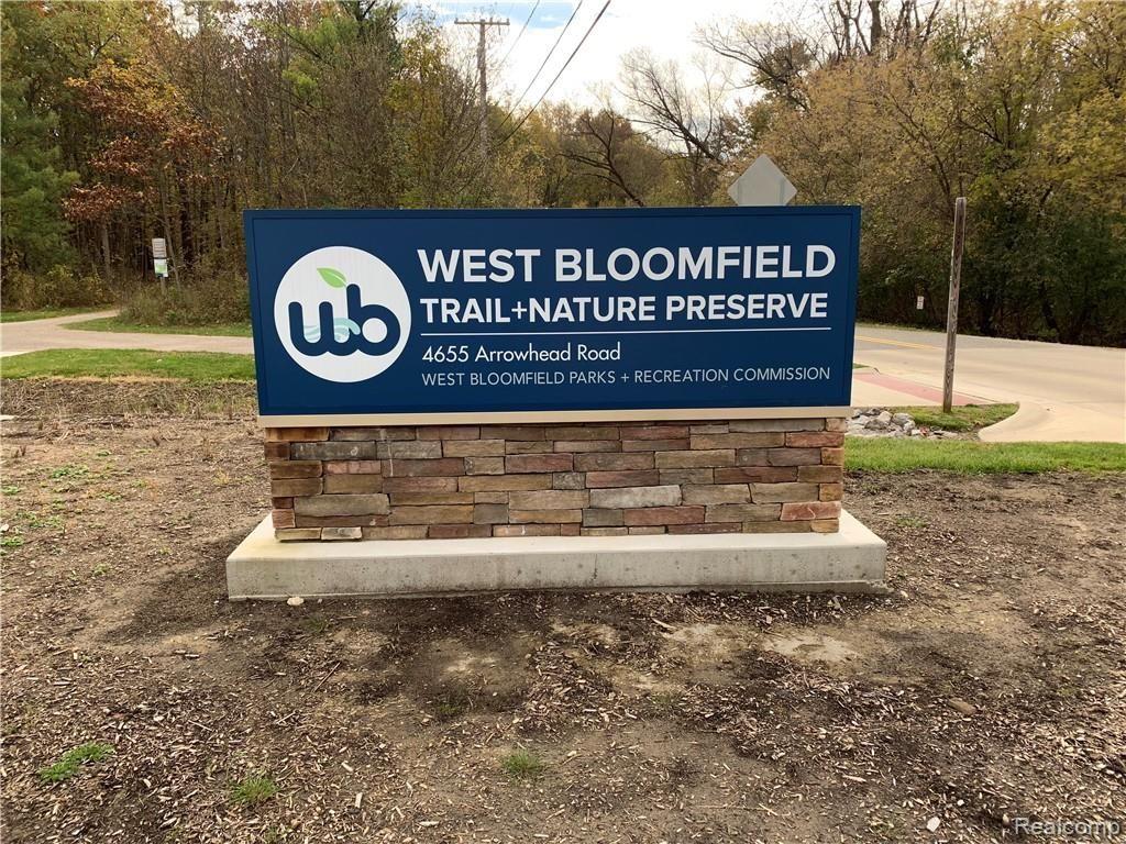 4828 Arrowhead Road West Bloomfield, MI 48323 - Photo 40 of 44 IMG_0121.jpg