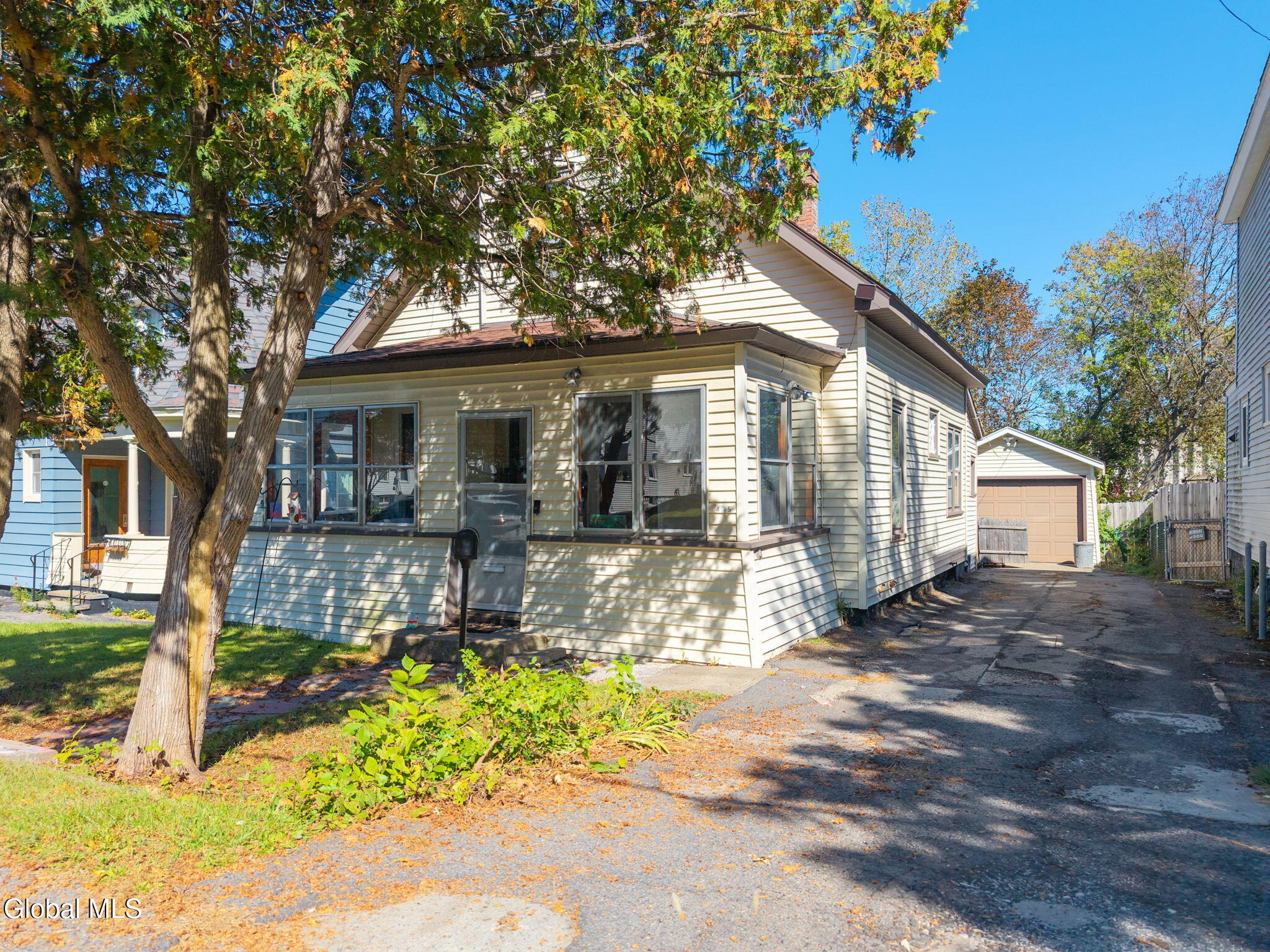 435 Anthony Street Schenectady, NY 12308 - Photo 3 of 34 3-435AnthonySt_03