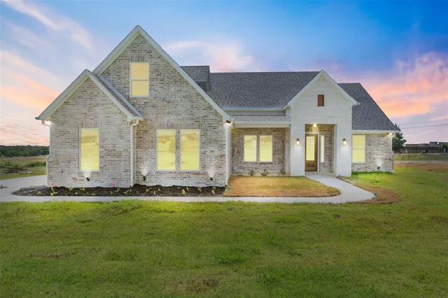 $580,000 | 500 Kirkland Court, Azle, TX 76020