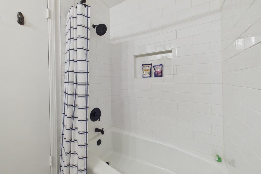 100 Colony Ridge Drive Alpharetta, GA 30022 - Photo 31 of 47 a bathroom with a shower a bath tub and shower