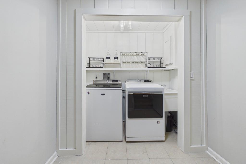 100 Colony Ridge Drive Alpharetta, GA 30022 - Photo 33 of 47 a kitchen with stainless steel appliances a sink and cabinets