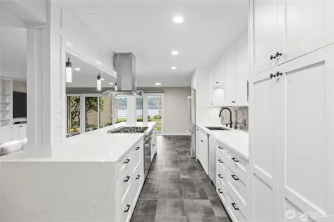 $4,800 | 4030 West Lake Sammamish Parkway Northeast, Unit F1, Redmond, WA 98052