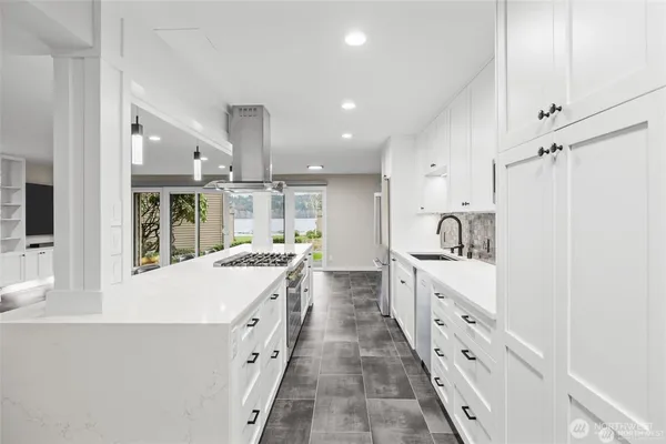 $4,800 | 4030 West Lake Sammamish Parkway Northeast, Unit F1, Redmond, WA 98052