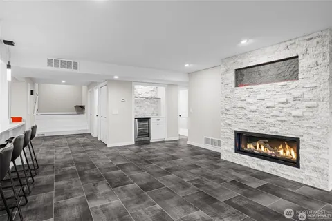 $4,800 | 4030 West Lake Sammamish Parkway Northeast, Unit F1, Redmond, WA 98052