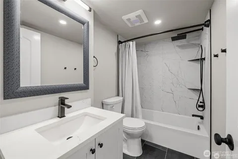 $4,800 | 4030 West Lake Sammamish Parkway Northeast, Unit F1, Redmond, WA 98052