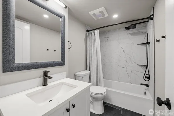 $4,800 | 4030 West Lake Sammamish Parkway Northeast, Unit F1, Redmond, WA 98052