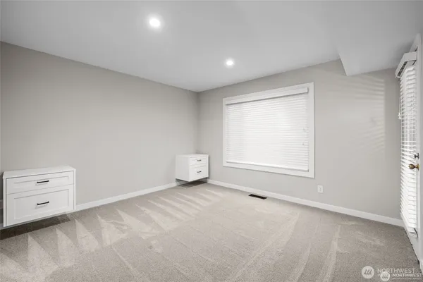 $4,800 | 4030 West Lake Sammamish Parkway Northeast, Unit F1, Redmond, WA 98052