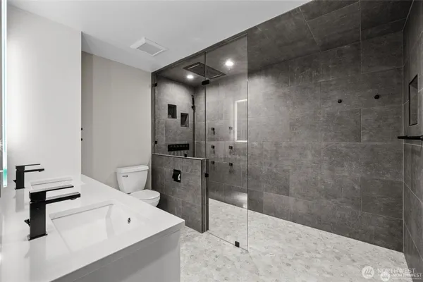 $4,800 | 4030 West Lake Sammamish Parkway Northeast, Unit F1, Redmond, WA 98052