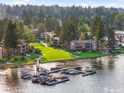 $4,800 | 4030 West Lake Sammamish Parkway Northeast, Unit F1, Redmond, WA 98052