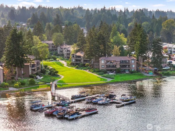$4,800 | 4030 West Lake Sammamish Parkway Northeast, Unit F1, Redmond, WA 98052
