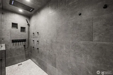 $4,800 | 4030 West Lake Sammamish Parkway Northeast, Unit F1, Redmond, WA 98052