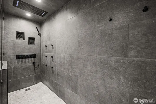 $4,800 | 4030 West Lake Sammamish Parkway Northeast, Unit F1, Redmond, WA 98052