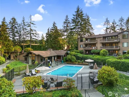 $4,800 | 4030 West Lake Sammamish Parkway Northeast, Unit F1, Redmond, WA 98052