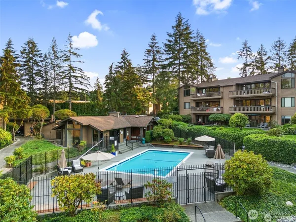 $4,800 | 4030 West Lake Sammamish Parkway Northeast, Unit F1, Redmond, WA 98052