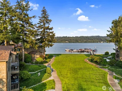 $4,800 | 4030 West Lake Sammamish Parkway Northeast, Unit F1, Redmond, WA 98052