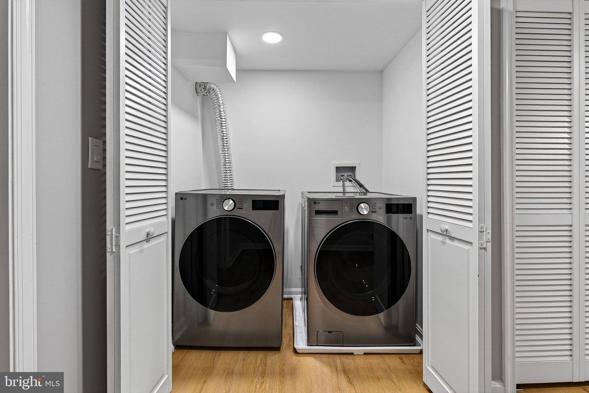 1725 East Oliver Street Baltimore, MD 21213 - Photo 26 of 30 a utility room with dryer and washer