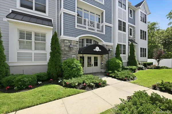 $1,075,000 | 15103 Aspenwood Drive, Plainview, NY 11803