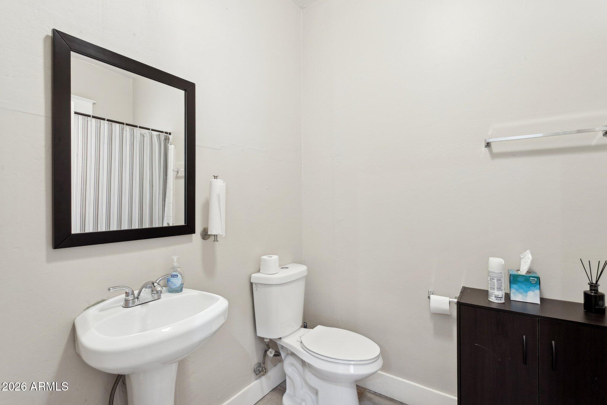 816 North 6th Avenue Phoenix, AZ 85003 - Photo 25 of 49 Full bath