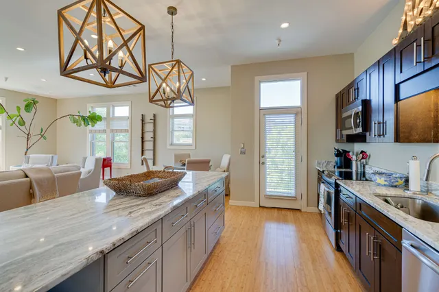 $3,600 | 1706 18th Avenue South, Unit 315, Nashville, TN 37212