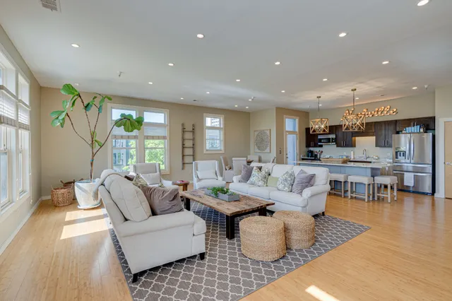 $3,600 | 1706 18th Avenue South, Unit 315, Nashville, TN 37212
