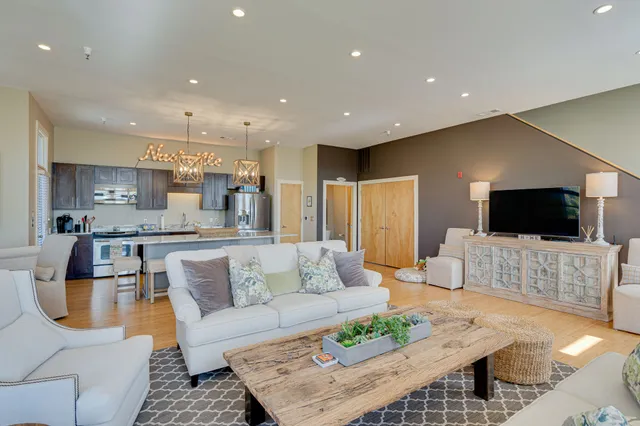 $3,600 | 1706 18th Avenue South, Unit 315, Nashville, TN 37212