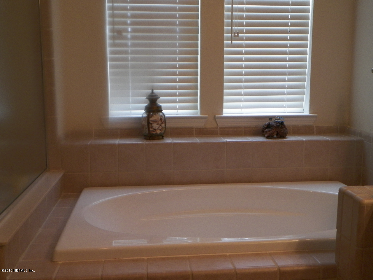 2002 Pond Ridge Court, Unit 1406 Fleming Island, FL 32003 - Photo 10 of 19 Garden tub