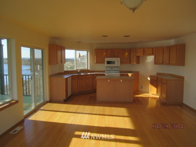 9398 Stonecrest Road Northeast Moses Lake, WA 98837 - Photo 4 of 15 Gallery Image 4