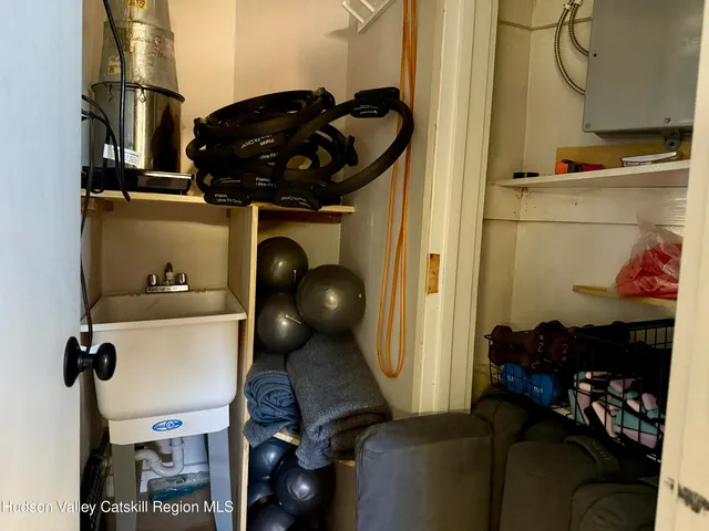 a view of entryway and livingroom